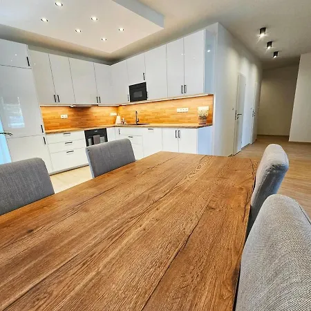1 Bosakova 21 3 Room Large Apartment Bratislava